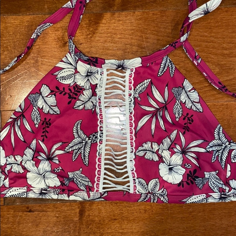 Bikini - Picture 3 of 4